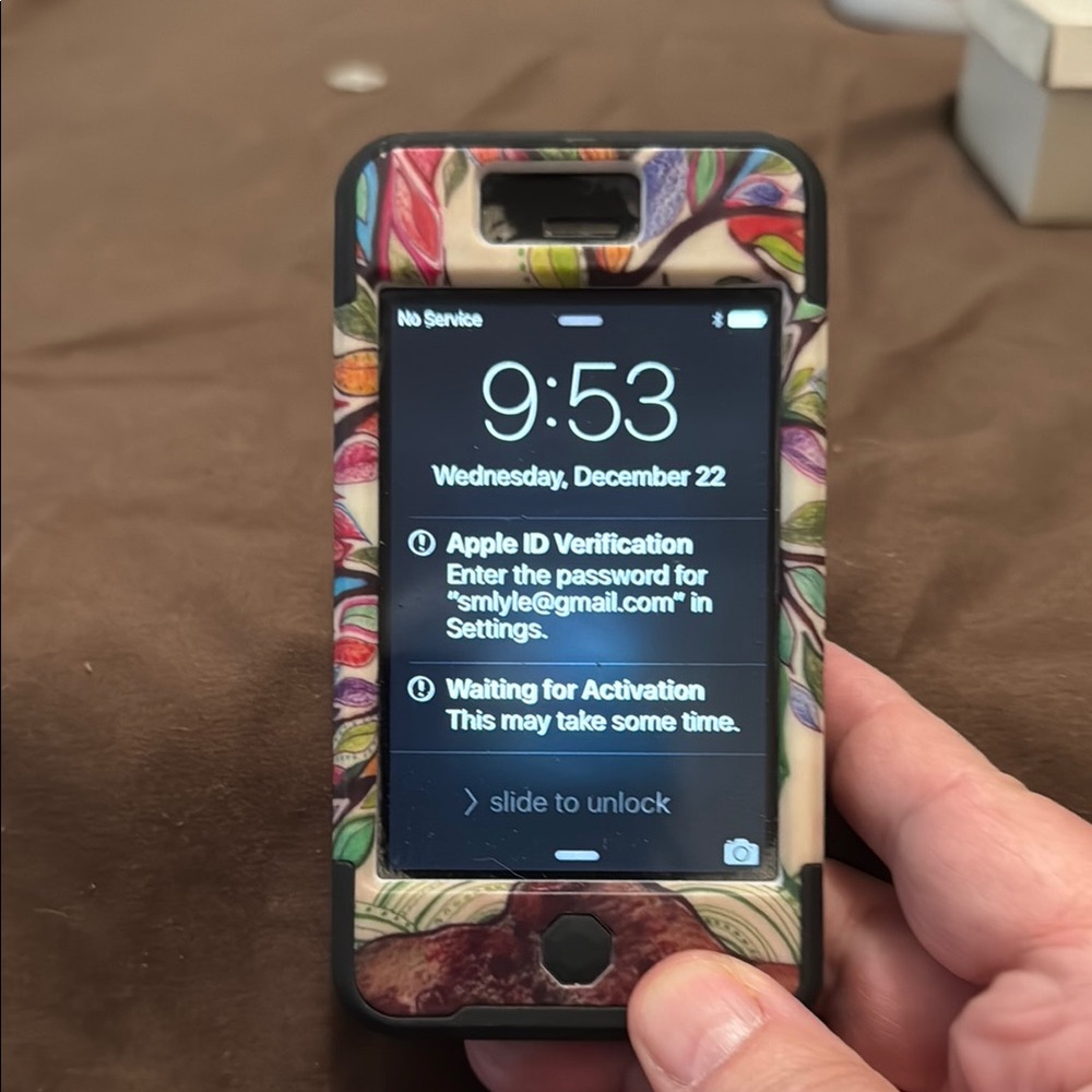 Apple iPhone 4 with case and pop socket